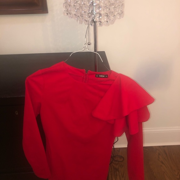 Pretty red dress - Picture 2 of 3